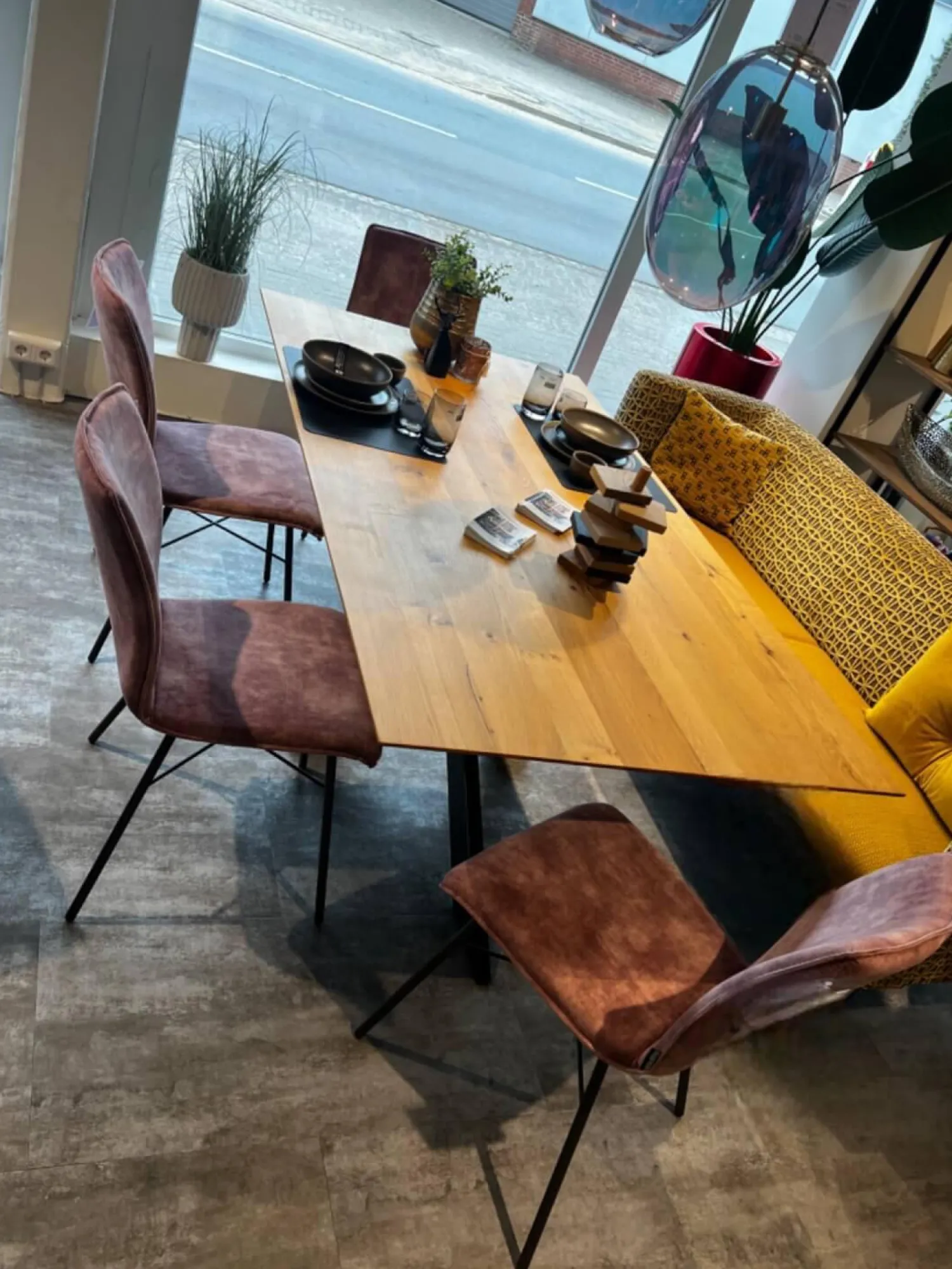 Raum.Freunde Stuhlsets|4er Set Esszimmerstuhl Yanis Stoff Adore 200 Pale Rosa Rot Gestell Anthrazit Schwarz