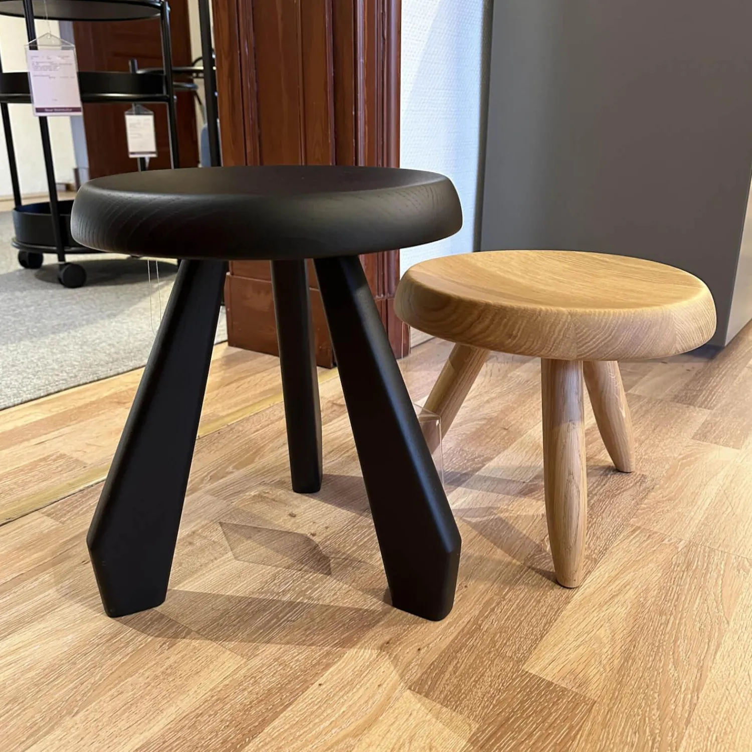 Cassina Hocker & Sitzsäcke|2er Set Hocker Tabouret Berger Und Meribel In Eichenholz Natur Und Schwarz Gebeizt