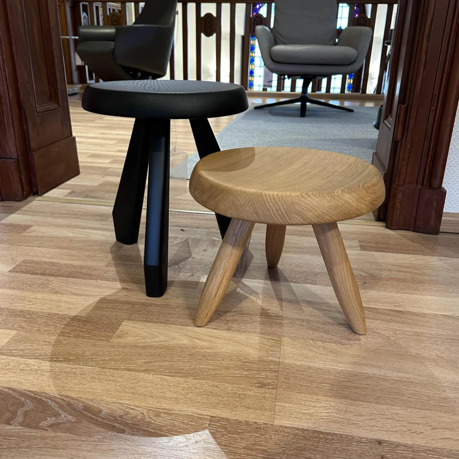 Cassina Hocker & Sitzsäcke|2er Set Hocker Tabouret Berger Und Meribel In Eichenholz Natur Und Schwarz Gebeizt