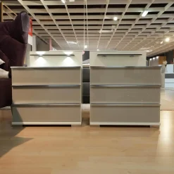 Wiemann Nachttische|2er Set Nachtschrank Shanghai 2 665 062 Korpus Weiß Front Glas Kieselgrau Mit LED Touchbeschlag