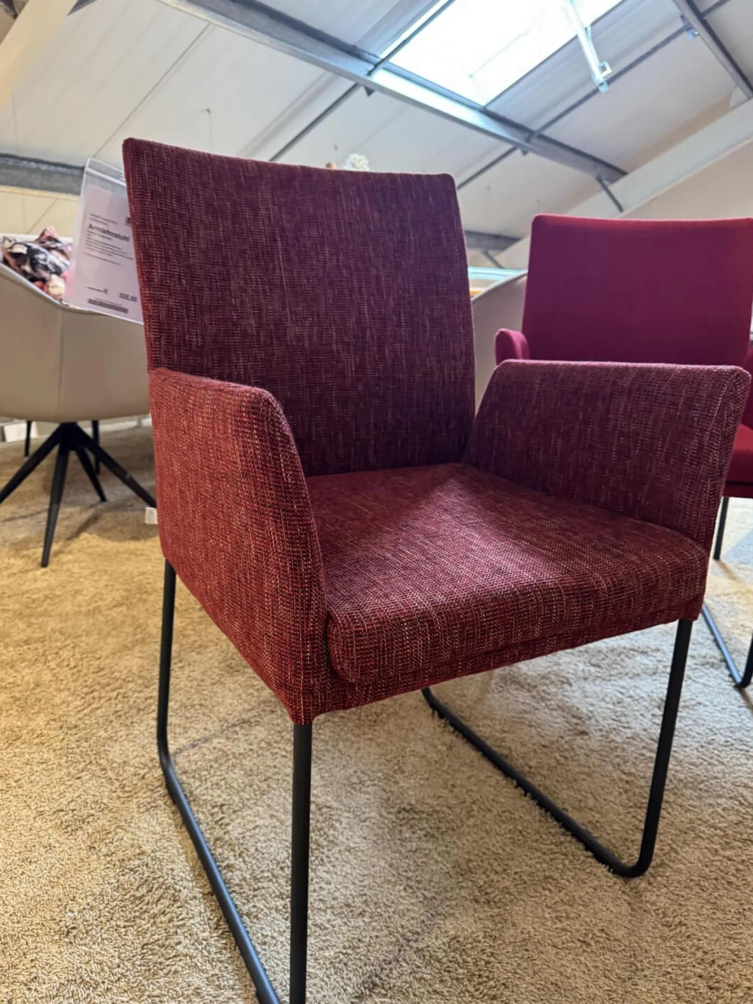 Global Stuhlsets|6er Set Saragossa Stoff Rot Verschiedene Farbtöne Gestell 2x Freischwinger Metall Schwarz Pulverbeschichtet 2x 4 Fuß Metall Schwarz Pulverbeschichtet Und 2x Kufen Metall Schwarz Pulverbschichtetet