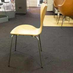 Fritz Hansen Stuhlsets|3-er Set Serie 7 Eiche Natur Ulme Natur Und Esche Weiß Gefärbt Stapelbar