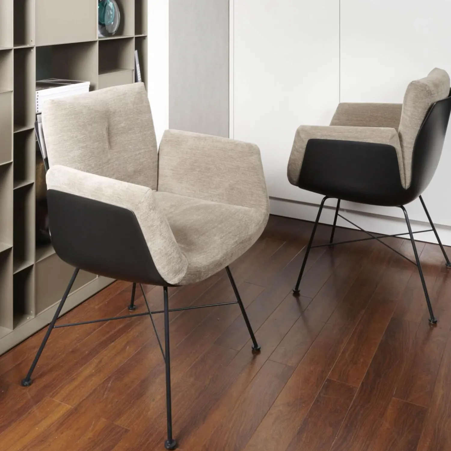 COR Stuhlsets|2-er Set Stuhl Alvo Stoff 8143 Taupe Schale Kunststoff Schwarz Drahtgestell Pulver Schwarz