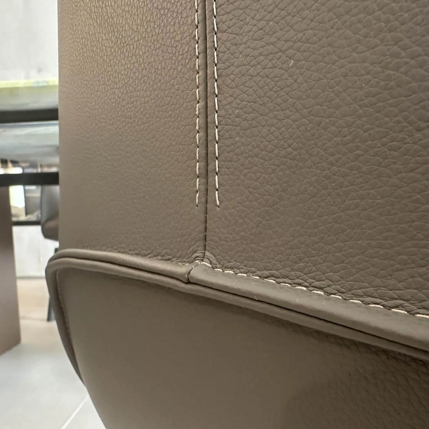 Poltrona Frau Stuhlsets|4er Set Stuhl Archibald Leder Nest Grau Gestell Massivholz Esche Farbig Gebeizt Schwarz Drehbar