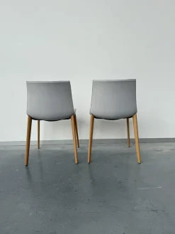 Arper Stuhlsets|2er Set Stuhl Catifa 46 Stoff Kvadrat Steellcut Trio 105 Grau Gestell Eiche Natur L22