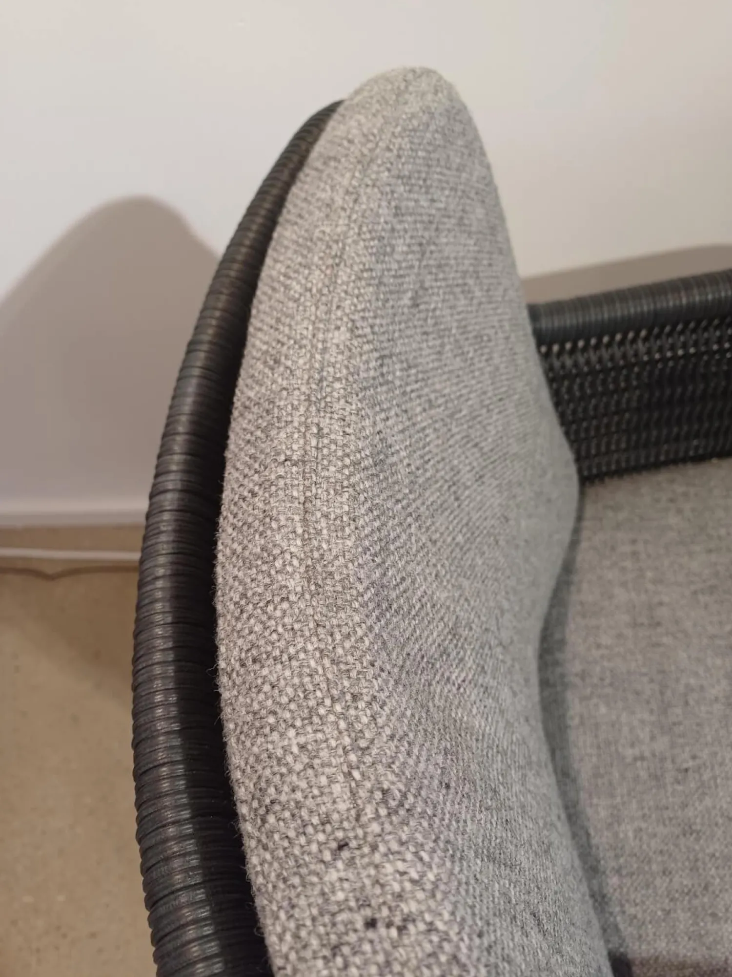 Tecta Stuhlsets|4er Set Stuhl D43 Armlehner Stoff Hallingdal Fb 130 Anthrazit Geflecht Anthrazit Gestell Schwarz Pulverbeschichtet