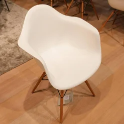 Vitra Stuhlsets|6er Set Stuhl Eames Plastic Armchair DAW Polypropylen Weiß Holzuntergestell Ahorn Gelblich Mit Verstrebungen