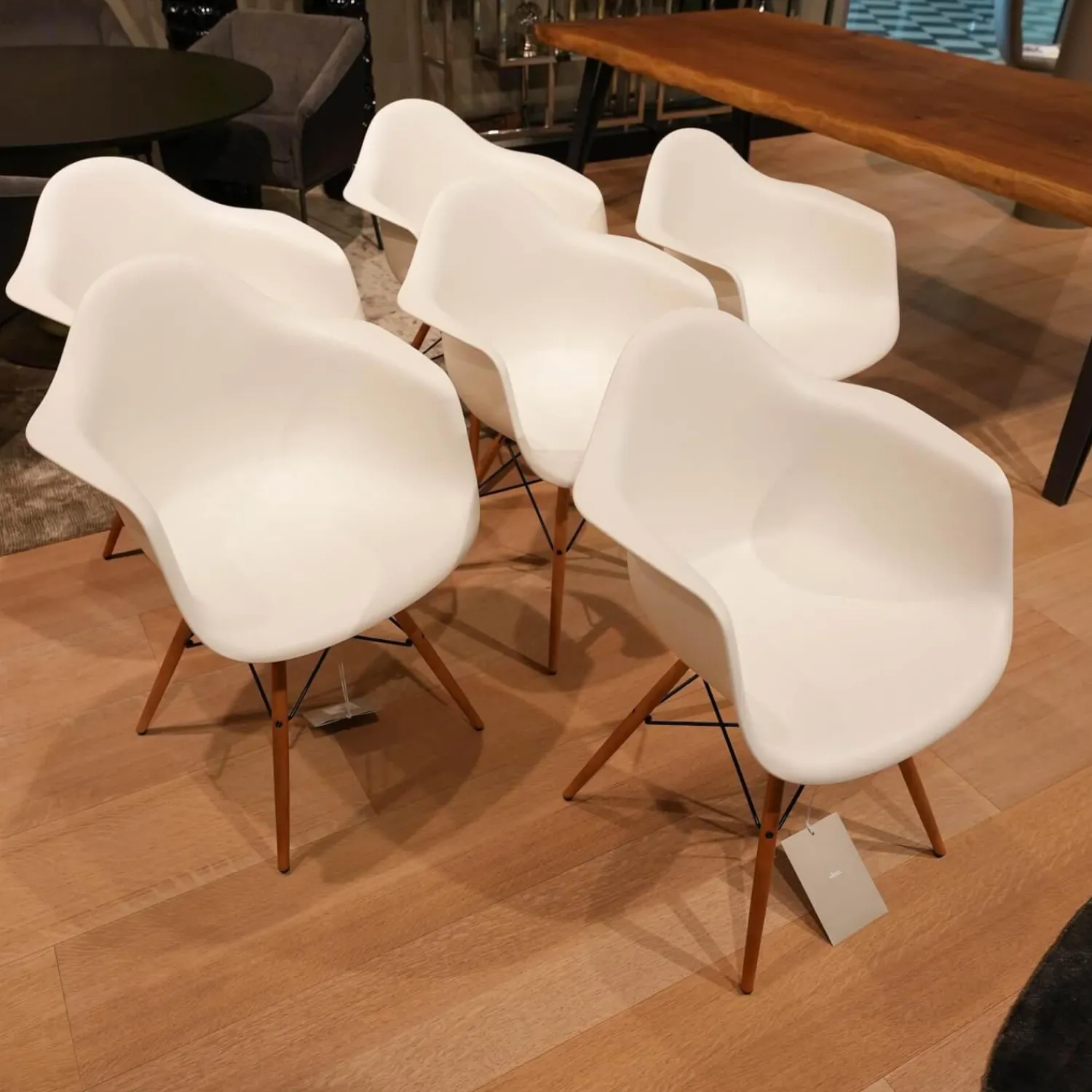 Vitra Stuhlsets|6er Set Stuhl Eames Plastic Armchair DAW Polypropylen Weiß Holzuntergestell Ahorn Gelblich Mit Verstrebungen