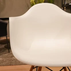 Vitra Stuhlsets|6er Set Stuhl Eames Plastic Armchair DAW Polypropylen Weiß Holzuntergestell Ahorn Gelblich Mit Verstrebungen