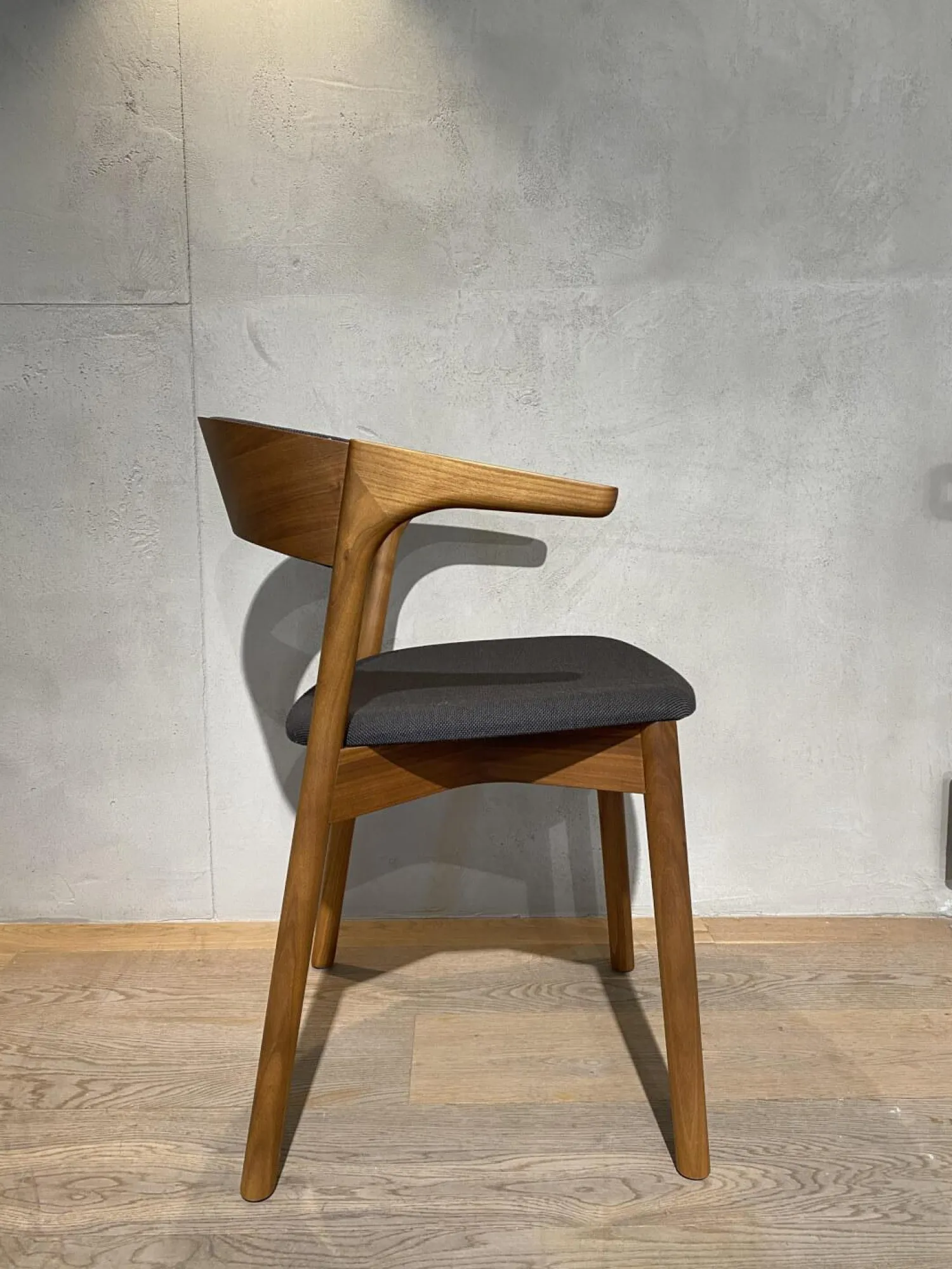 Zoom by Mobimex Stuhlsets|2er Set Stuhl Embra Stoff Steelcut Trio 383 Grau Gestell Nussbaum Natur Lackiert