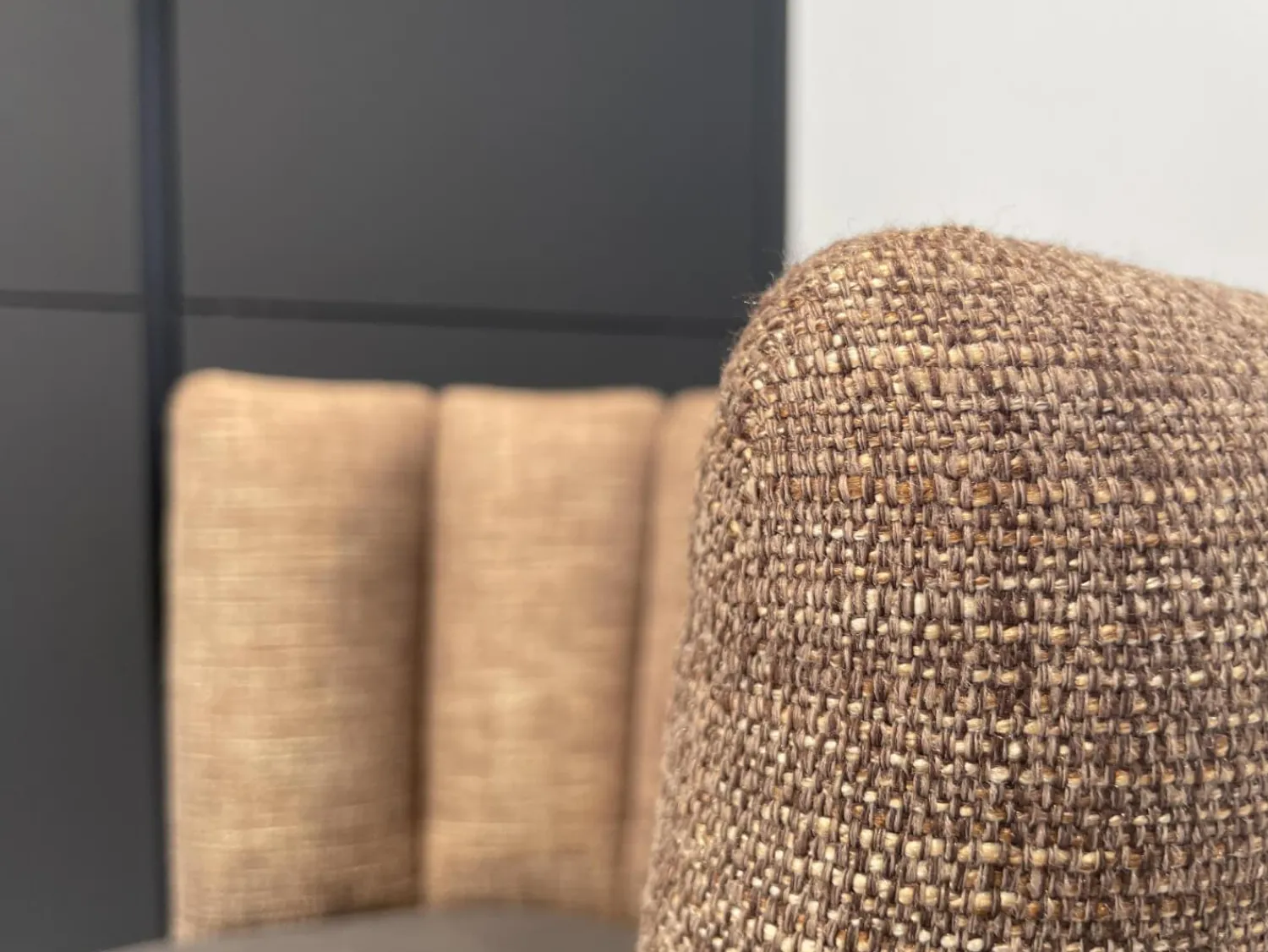 KFF Stuhlsets|4er Set Stuhl Gaia Sitzfläche Leder Rawhide 356 Schwarz Rücken Stoff Picasso 5363 Gold Braun 4 Fuß Rundrohrgestell Metall Schwarz