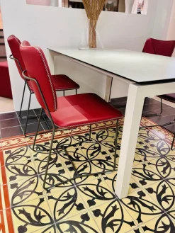 Contur Stuhlsets|4er Set Stuhl Gubio Echtleder Azalee Rot Schlittengestell Umbragrau Grau Ziernaht Kreuzstich Naturell Weiß