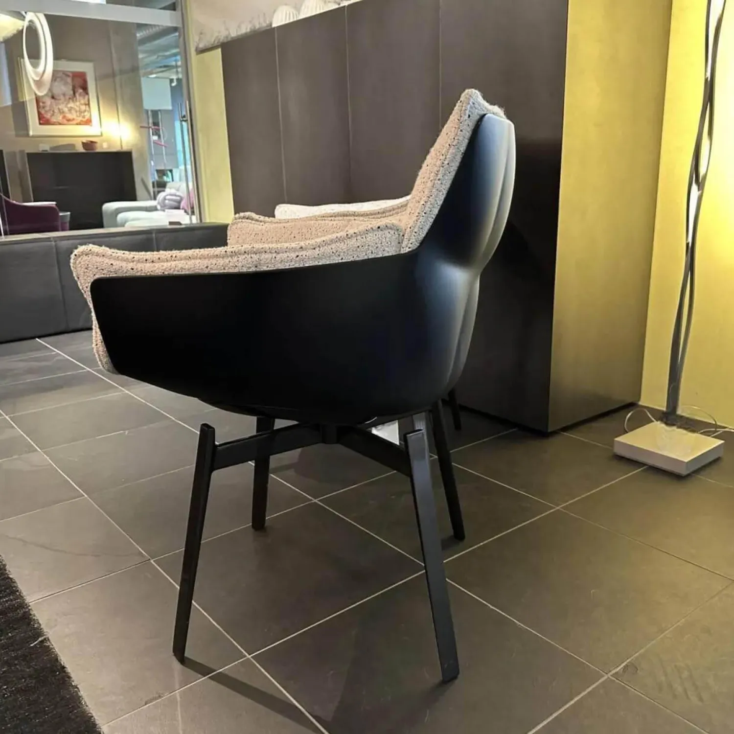 B&B Italia Stuhlsets|2er Set Stuhl Husk Stoff Sambuco 2619100 Weiß Schale Polyurethanharz Anthrazit Gestell Schwarz Verchromt Lackiert