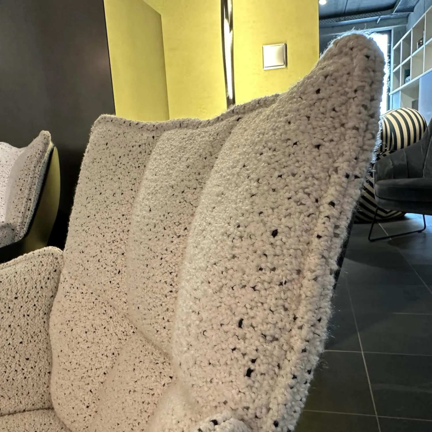 B&B Italia Stuhlsets|2er Set Stuhl Husk Stoff Sambuco 2619100 Weiß Schale Polyurethanharz Anthrazit Gestell Schwarz Verchromt Lackiert