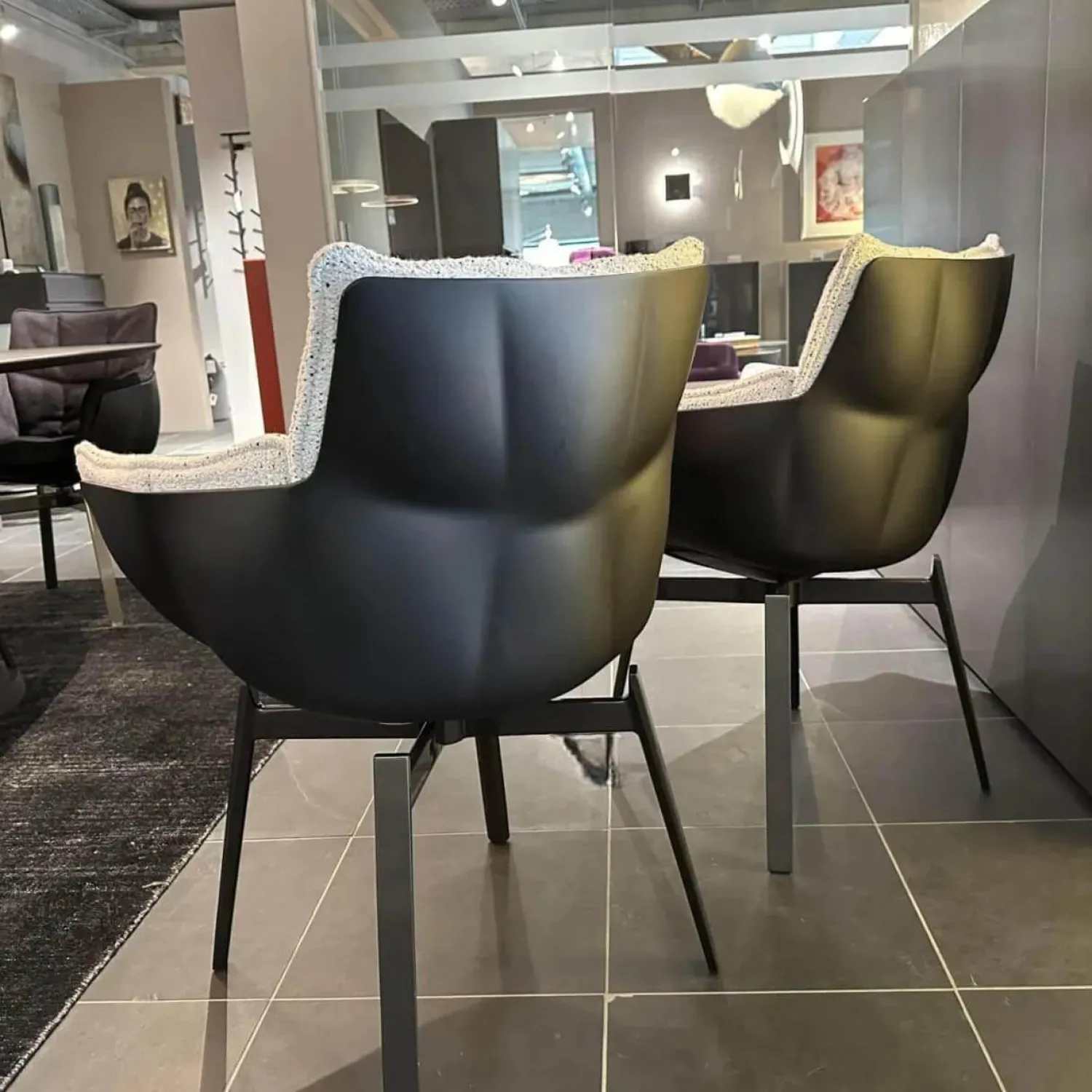 B&B Italia Stuhlsets|2er Set Stuhl Husk Stoff Sambuco 2619100 Weiß Schale Polyurethanharz Anthrazit Gestell Schwarz Verchromt Lackiert