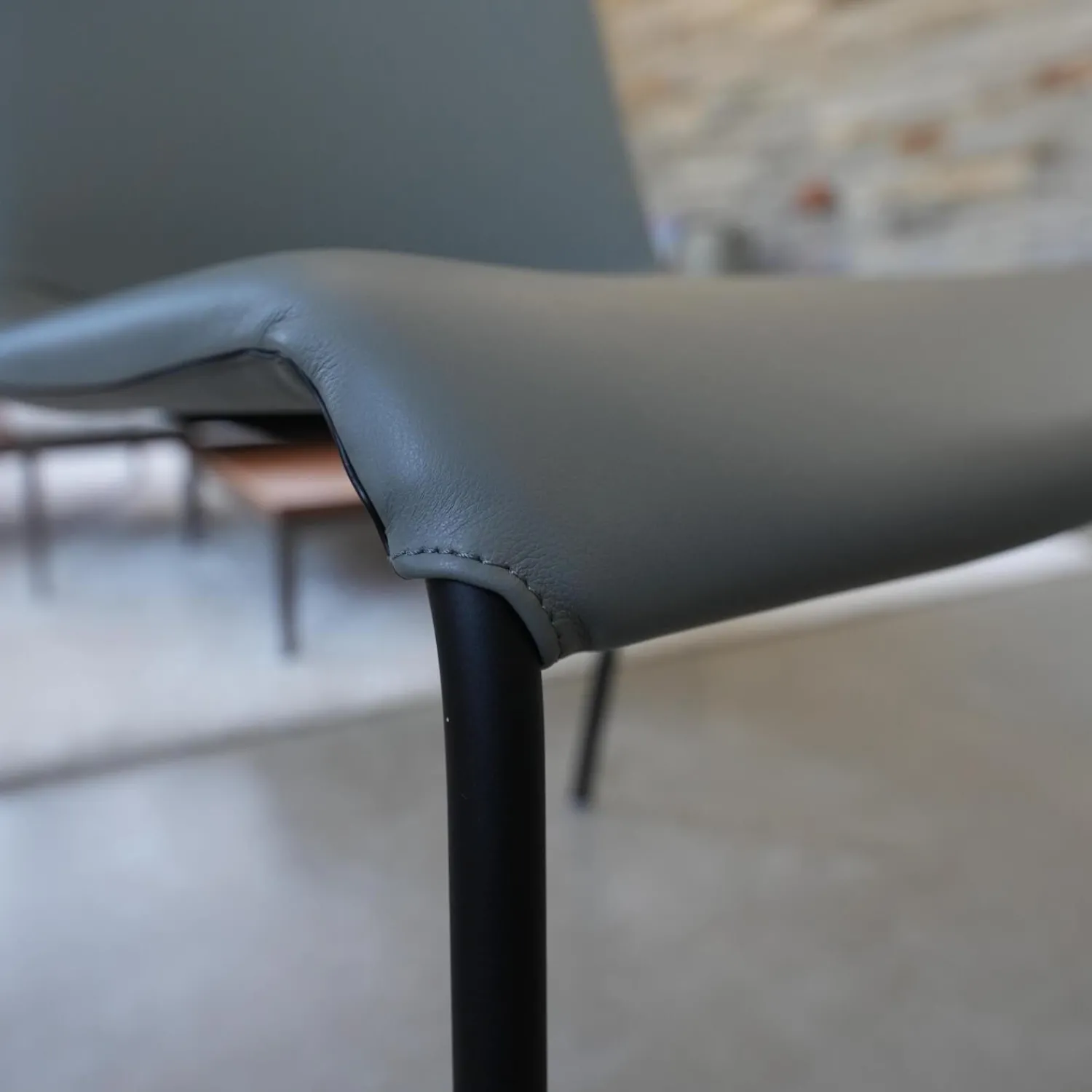 Walter Knoll Stuhlsets|2er Set Stuhl Liz 1302 Leder Congress 1440 Marram Grau Bise Schwarz 4 Bein Untergestell Matt Pulverbeschichtet Schwarz