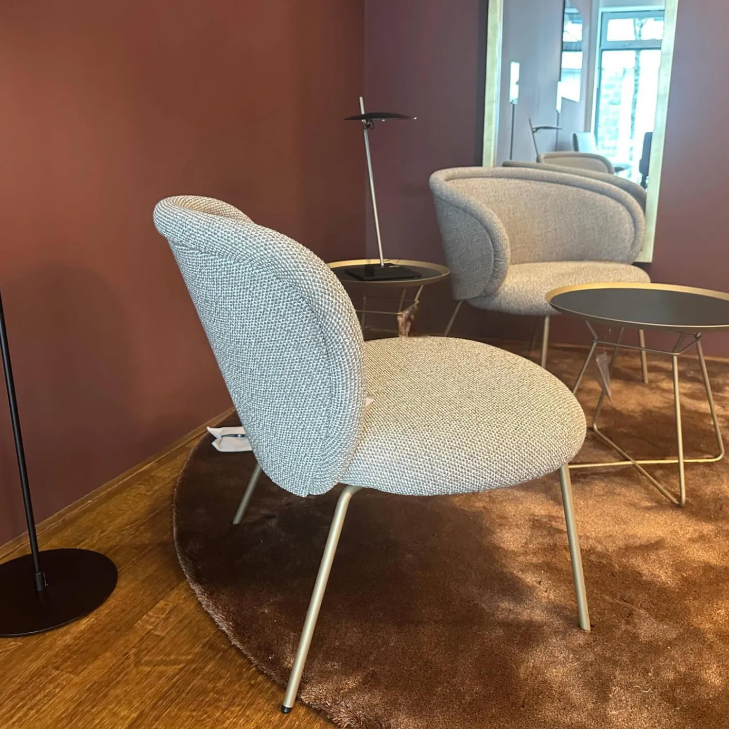 Freifrau Stuhlsets|2er Set Stuhl Ona Cocktail Stoff Sahco Safire 0004 Grau Gestell Stahl Messing Grau