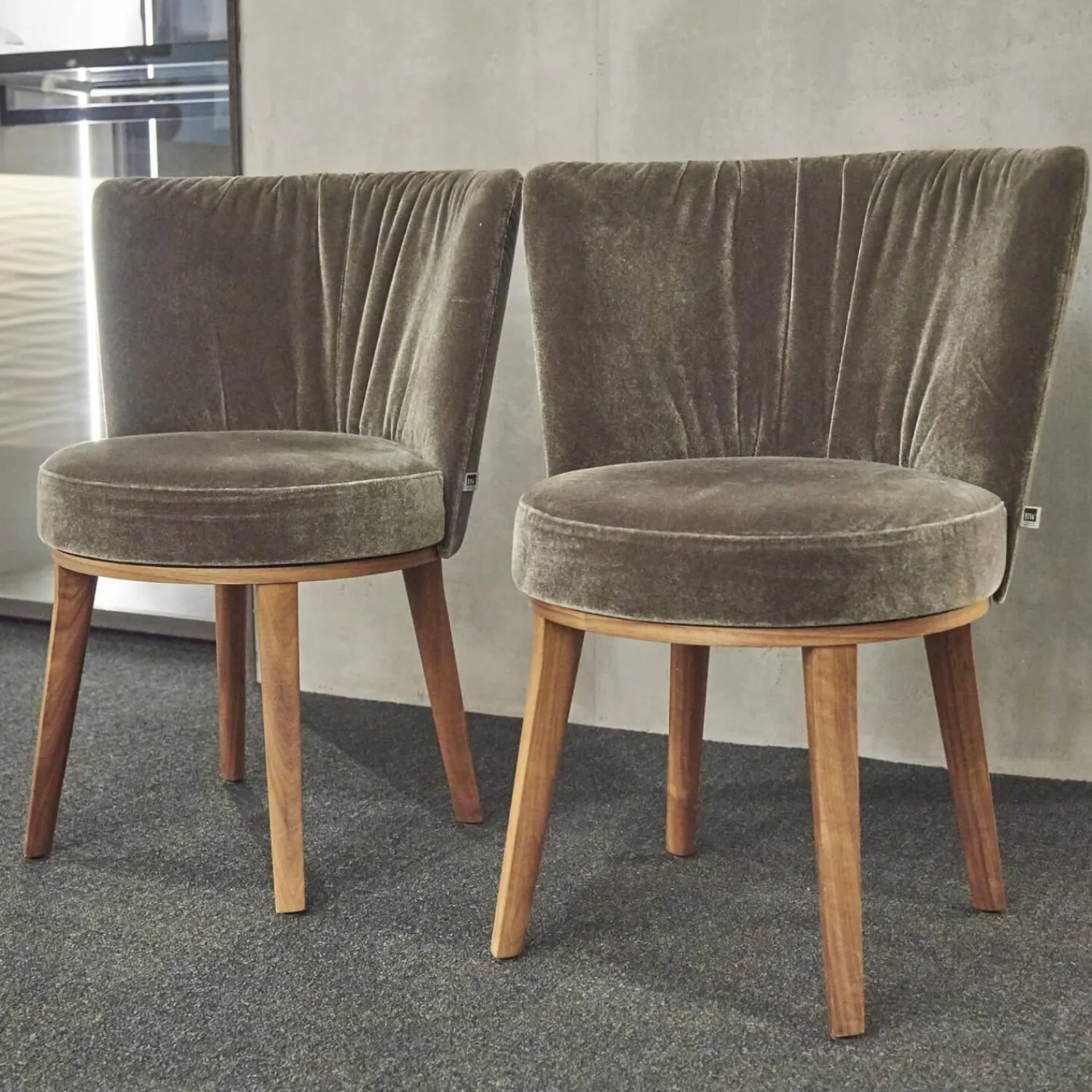 Bielefelder Werkstätten Stuhlsets|2er Set Stuhl Polo Cocktail Stoff Emilia B-121 Untergestell Nussbaum Geölt Mit Drehfunktion Und Rückholmechanik