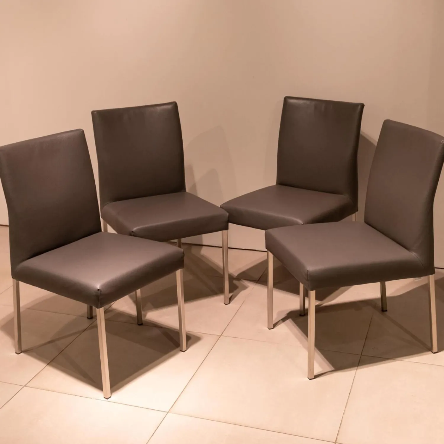 Bert Plantagie Stuhlsets|4-er Set Stuhl Pose -E Leder Tendens Farbe LD 1200 Graniet Gestell Edelstahl