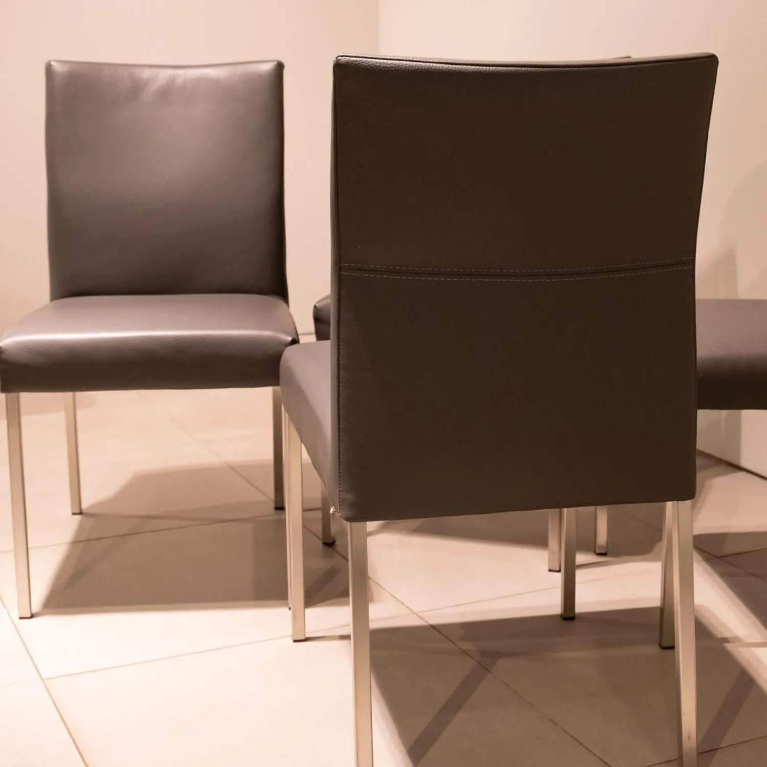 Bert Plantagie Stuhlsets|4-er Set Stuhl Pose -E Leder Tendens Farbe LD 1200 Graniet Gestell Edelstahl