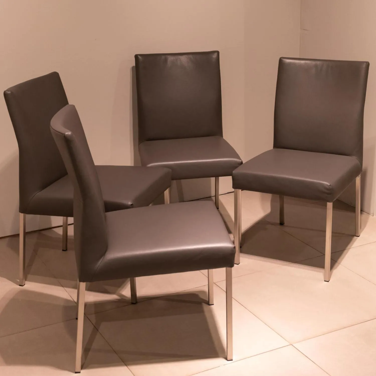 Bert Plantagie Stuhlsets|4-er Set Stuhl Pose -E Leder Tendens Farbe LD 1200 Graniet Gestell Edelstahl