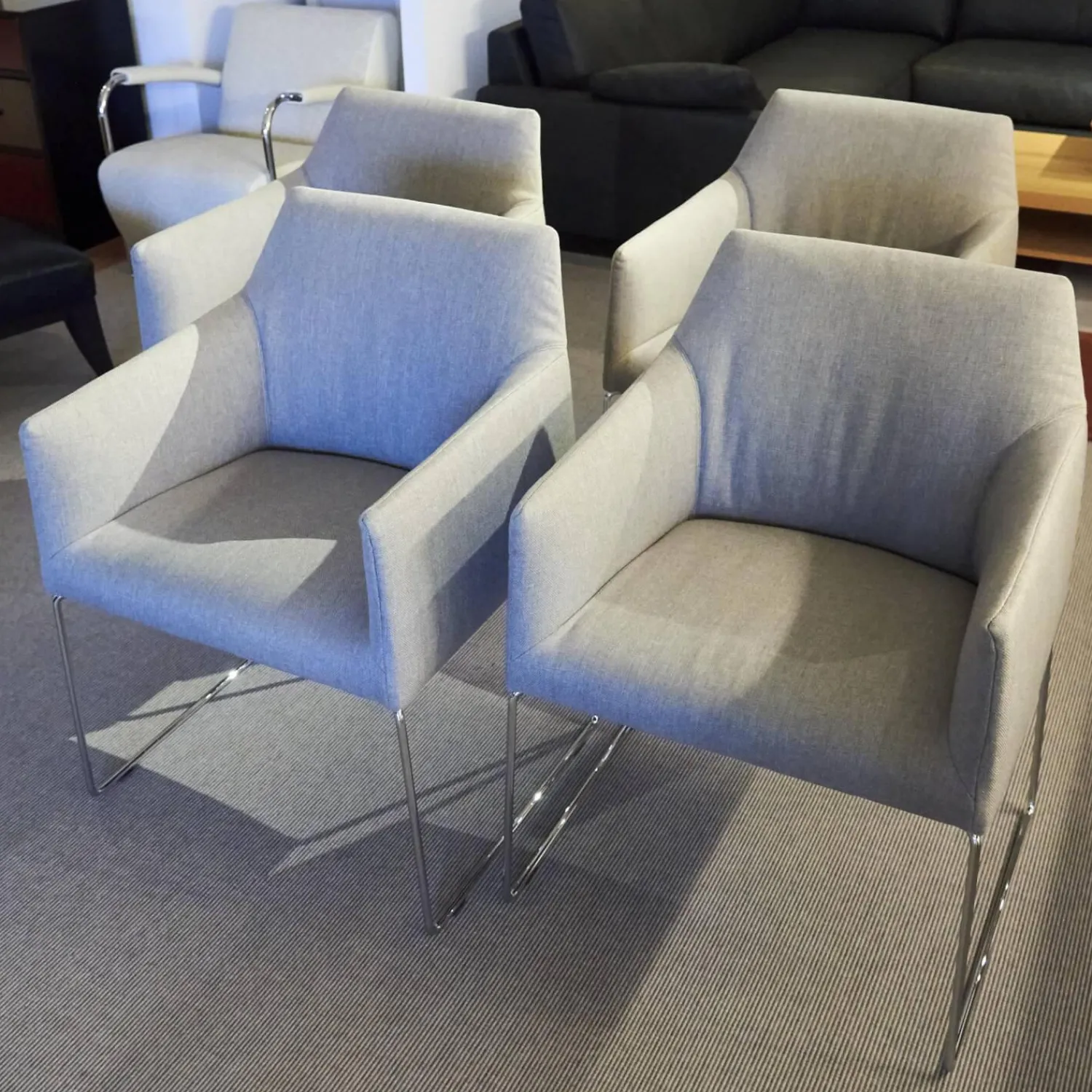 Violetta Stuhlsets|4er Set Stuhl Trient Stoff 10 113 London Dess Milchkaffe Grau Weiß Gestell Chrom Glanz