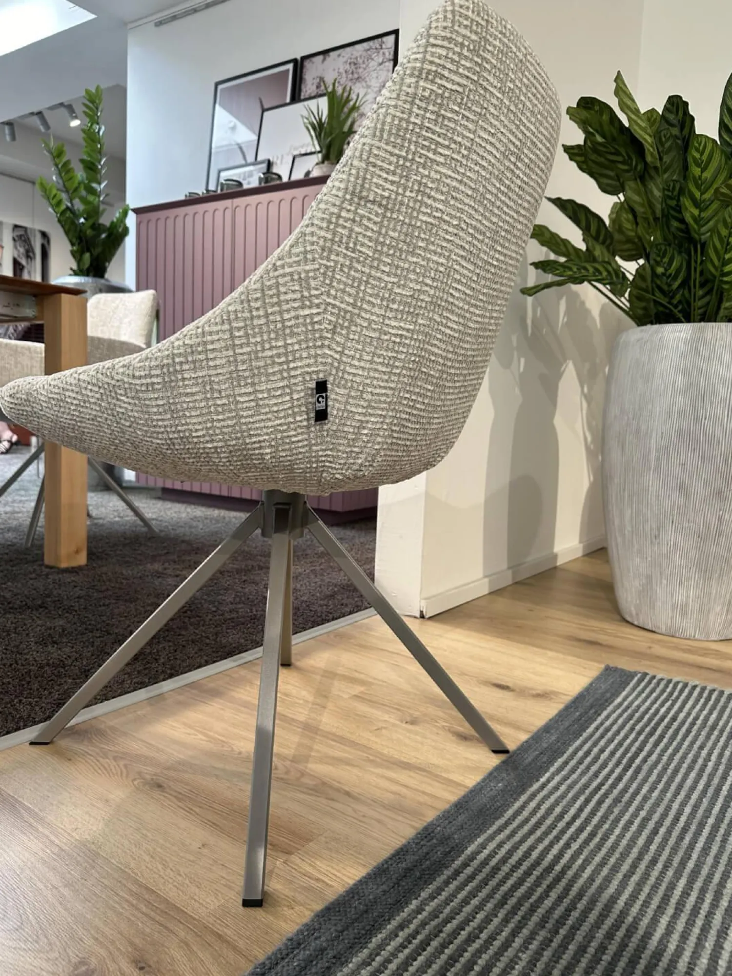 Contur Stuhlsets|6er Set Stuhlgruppe Pegara 13 Bezug Stoff Coco Und Shell 196 Grau Drehgestell Prisma Silber Mit Gleitern Schwarz