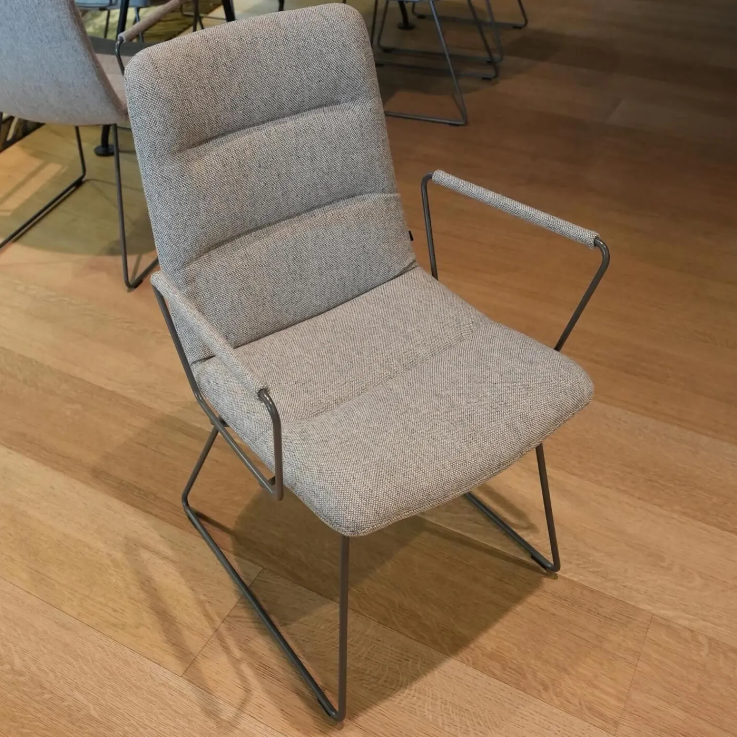 KFF Stuhlsets|6er-Set Armlehnstuhl Arva Light Bezug Stoff Hallingdal 116 Grau Drahtkufengestell Eisenblank Einschichtlack