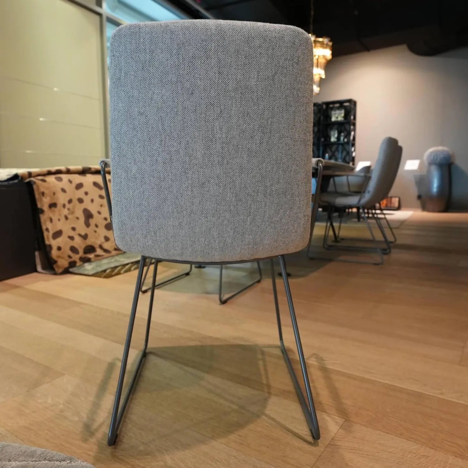 KFF Stuhlsets|6er-Set Armlehnstuhl Arva Light Bezug Stoff Hallingdal 116 Grau Drahtkufengestell Eisenblank Einschichtlack