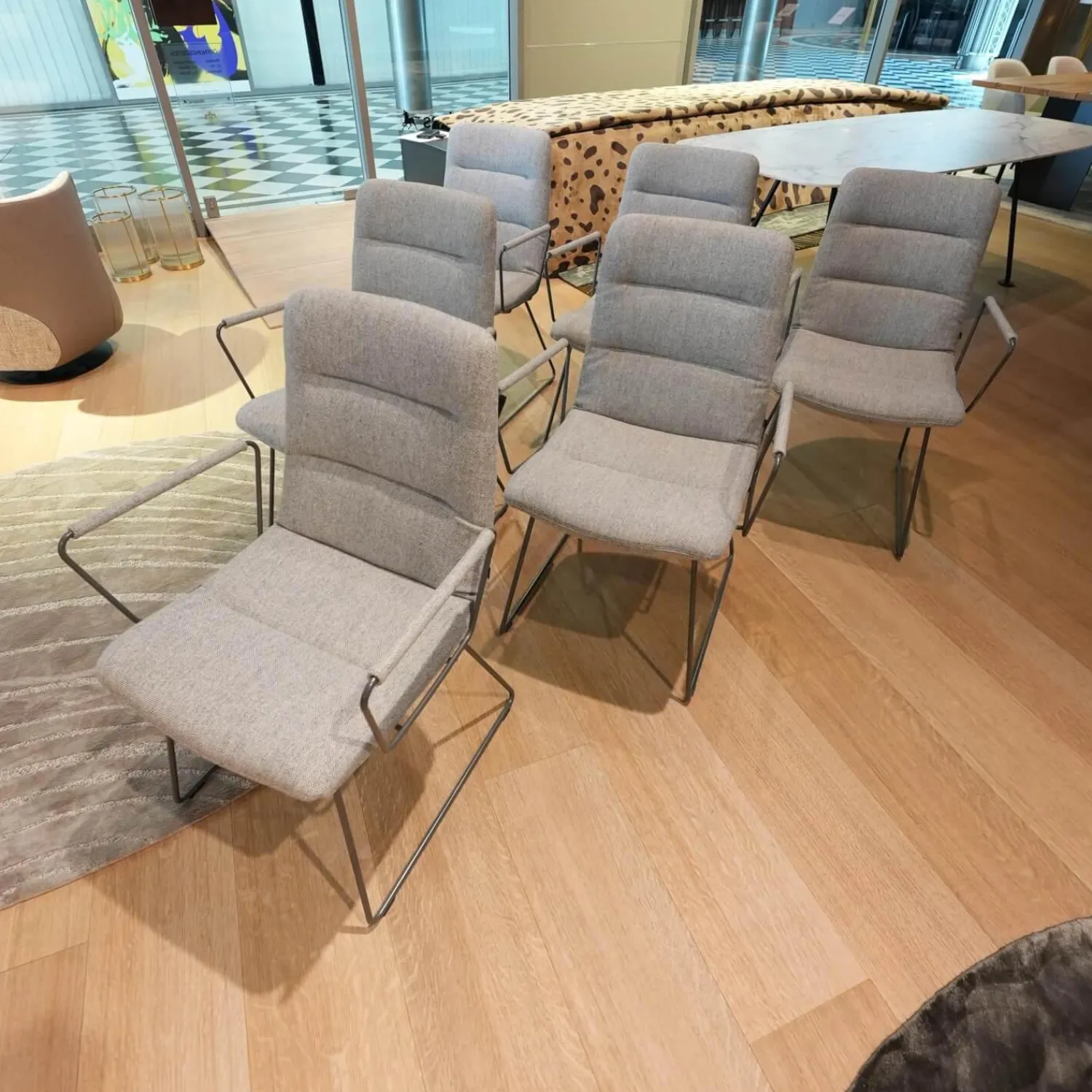 KFF Stuhlsets|6er-Set Armlehnstuhl Arva Light Bezug Stoff Hallingdal 116 Grau Drahtkufengestell Eisenblank Einschichtlack