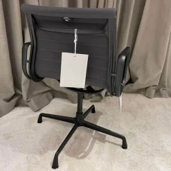 Vitra Stuhlsets|4er-Set Armlehnstuhl EA104 Bezug Hopsak Dunkelgrau 05 Gestell Aluminium Drehbar Filzgleiter Ohne Tisch