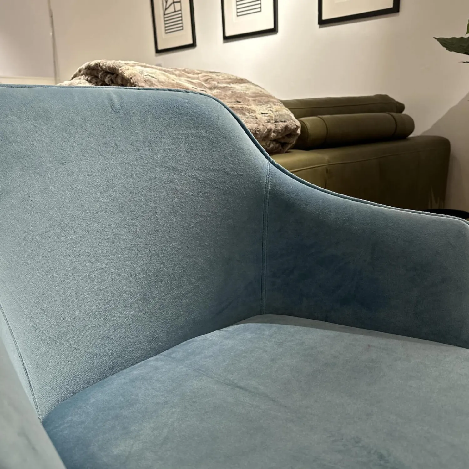 Mobliberica Stuhlsets|4er-Set Armlehnstuhl Kedua 4061 Bezug Stoff Bel-321 A Blau Metallfuß Dreieckig Petrol Dunkelblau