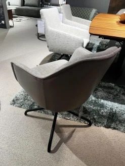 Christine Kröncke Stuhlsets|2er-Set Armlehnstuhl Sophie Innen Stoff Sama 072 Papyrus Creme Außen Leder Nature Lavagrau Gestell Schwarz Pulverbeschichtet