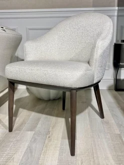 Rubelli Casa Stuhlsets|6er-Set Armlehnstuhl Virna Bezug Stoff Rubelli Fabthirty Bianco Creme Holzgestell Esche Gebeizt Moka Braun