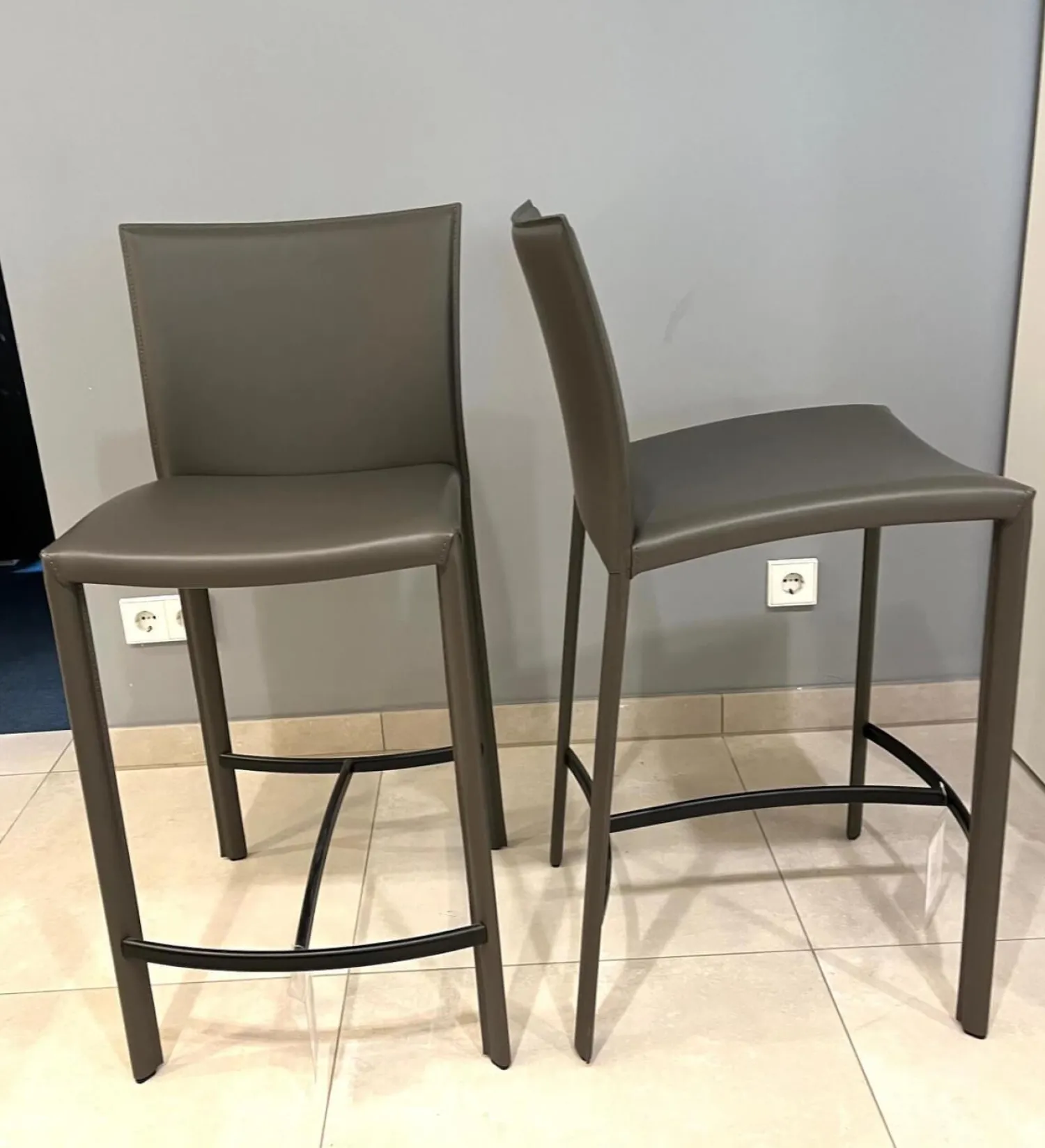 Draenert Barhocker & Barstühle|2er-Set Barhocker 2078 Nobile Kernleder Muscat Braun Naht Muscat Fußkreuz Schwarz