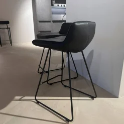 Leolux Barhocker & Barstühle|2er-Set Barhocker Caron Leder Senso 1000 Schwarz Gestell Epoxy Granite Anthrazit Matt