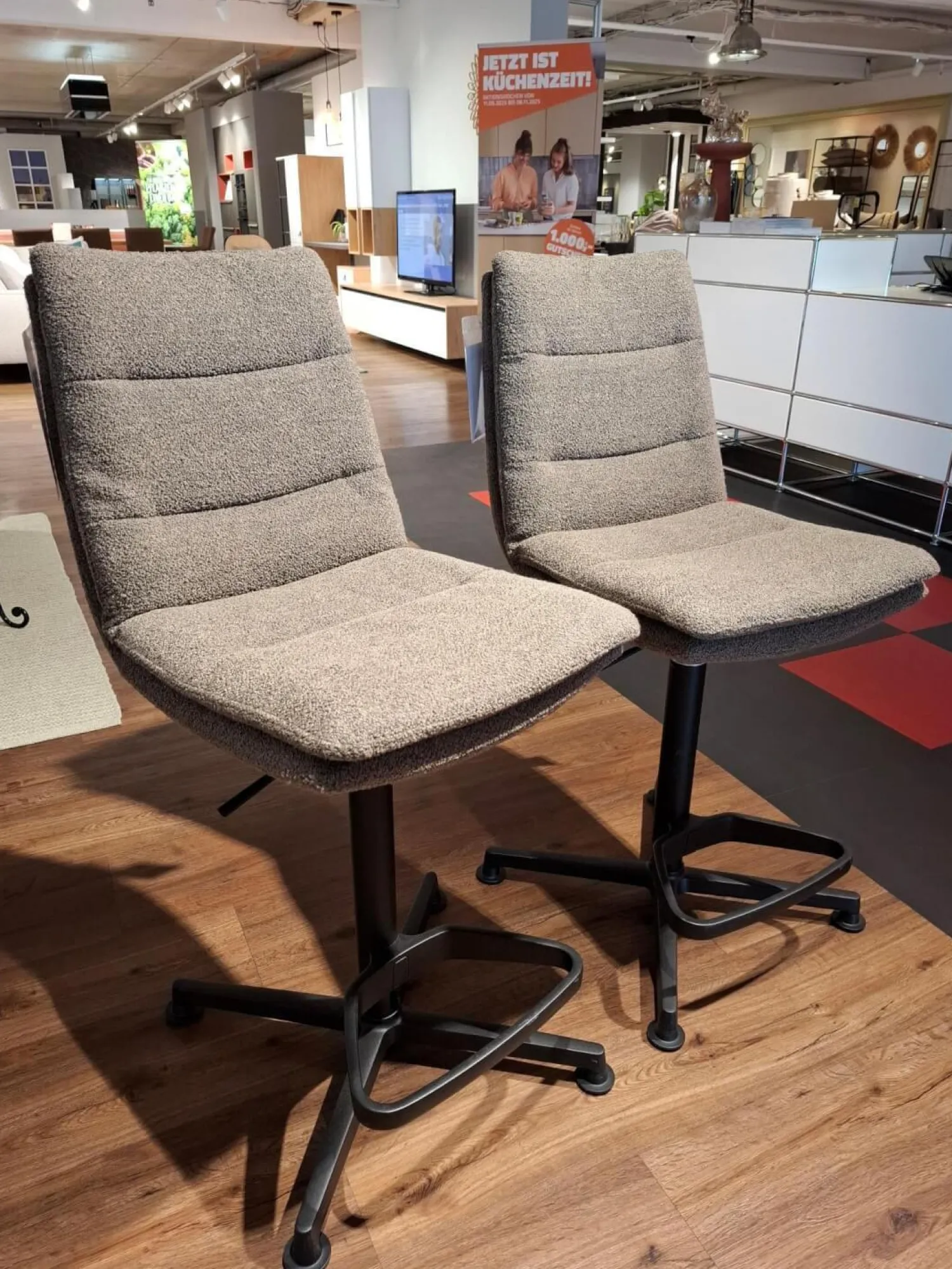 Raum.Freunde Barhocker & Barstühle|2er-Set Barhocker Jukka Stoff Alpine Braun Metall Schwarz