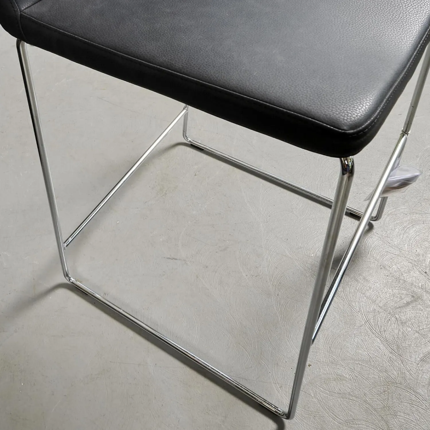 Tonon Barhocker & Barstühle|2er-Set Barhocker Wave Bezug Eco-Leder Schwarz Gestell Verchromt Inklusive Gleiter