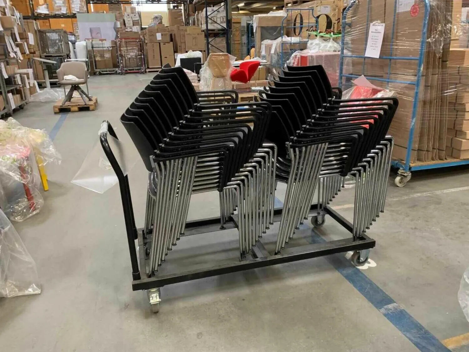 Brunner Stuhlsets|20er-Set Stapelstuhl mit Armlehnen Linos Schwarz auf Rollwagen