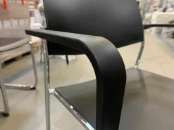 Brunner Stuhlsets|20er-Set Stapelstuhl mit Armlehnen Linos Schwarz auf Rollwagen