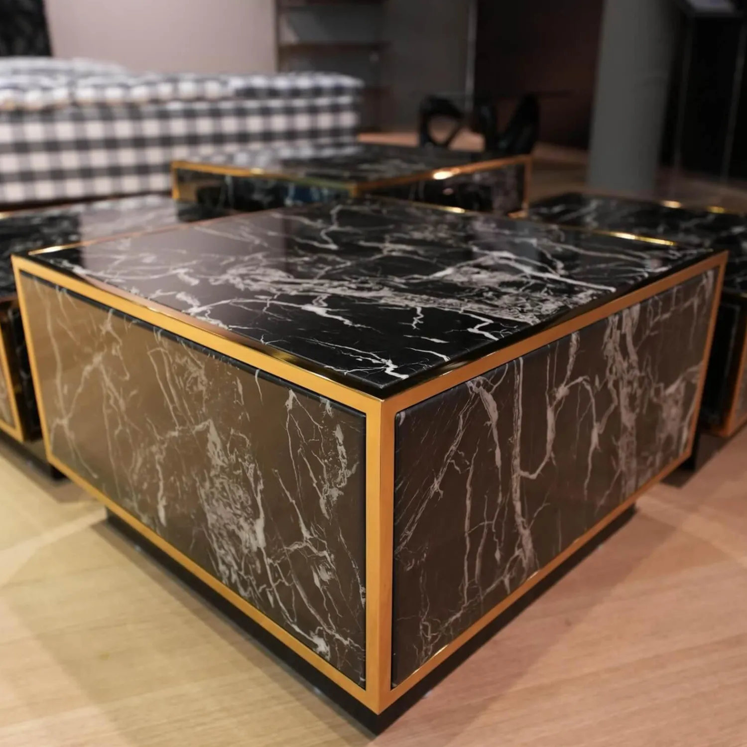 Eichholtz Couchtische|4er-Set Couchtisch Concordia Schwarzer Kunstmarmor Gold Finish