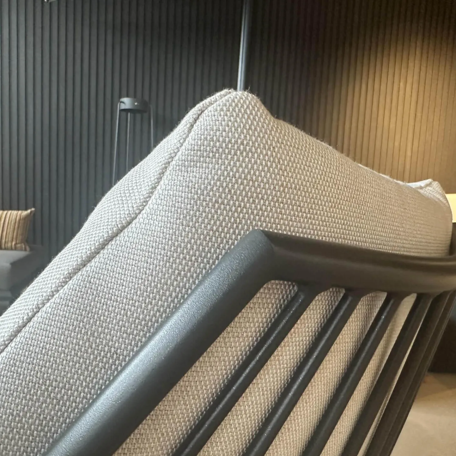 Solpuri Gartenstühle|3er-Set Dining Sessel Chill Stoff Deluxe Mumbai Beige Gestell Aluminium Anthracite Antharzit Lackiert