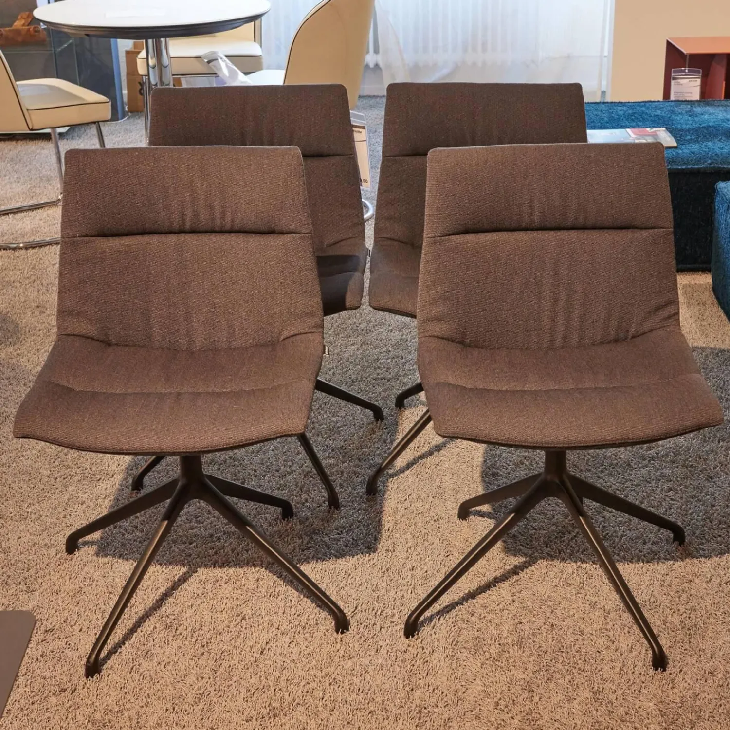 Girsberger Stuhlsets|4er-Set Drehstuhl Marel Bezug Arco Lanoso 01566 Braun 4-Sternfuß Drehbar Schwarz