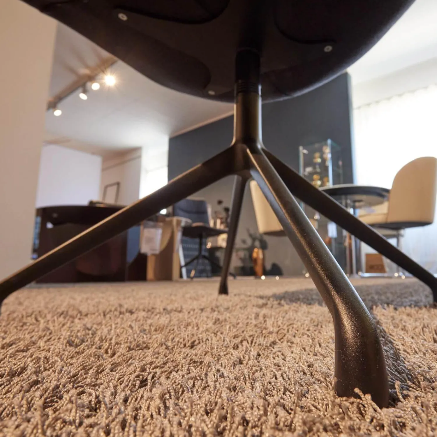 Girsberger Stuhlsets|4er-Set Drehstuhl Marel Bezug Arco Lanoso 01566 Braun 4-Sternfuß Drehbar Schwarz