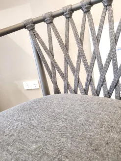 B&B Italia Essgruppen|Stuhlsets|6er-Set Erica Armlehnstuhl Stoff Sitzkissen Grau Rückenkissen Mehrfarbig Blau Rot Grün Füße Metall Grau Pulverbeschichtet