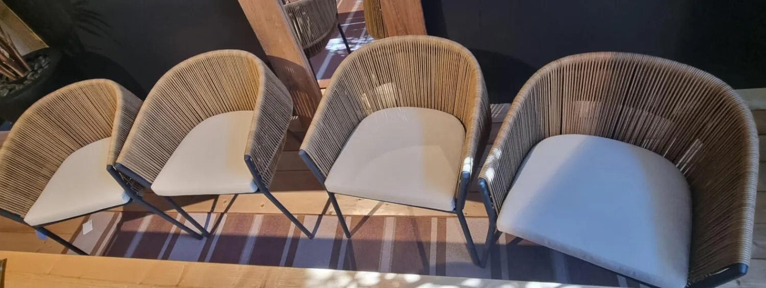 Ligne Roset Stuhlsets|4er-Set Lapel Rückenlehne Synthetischer Rattan Gestell Aluminium Kohlefarben