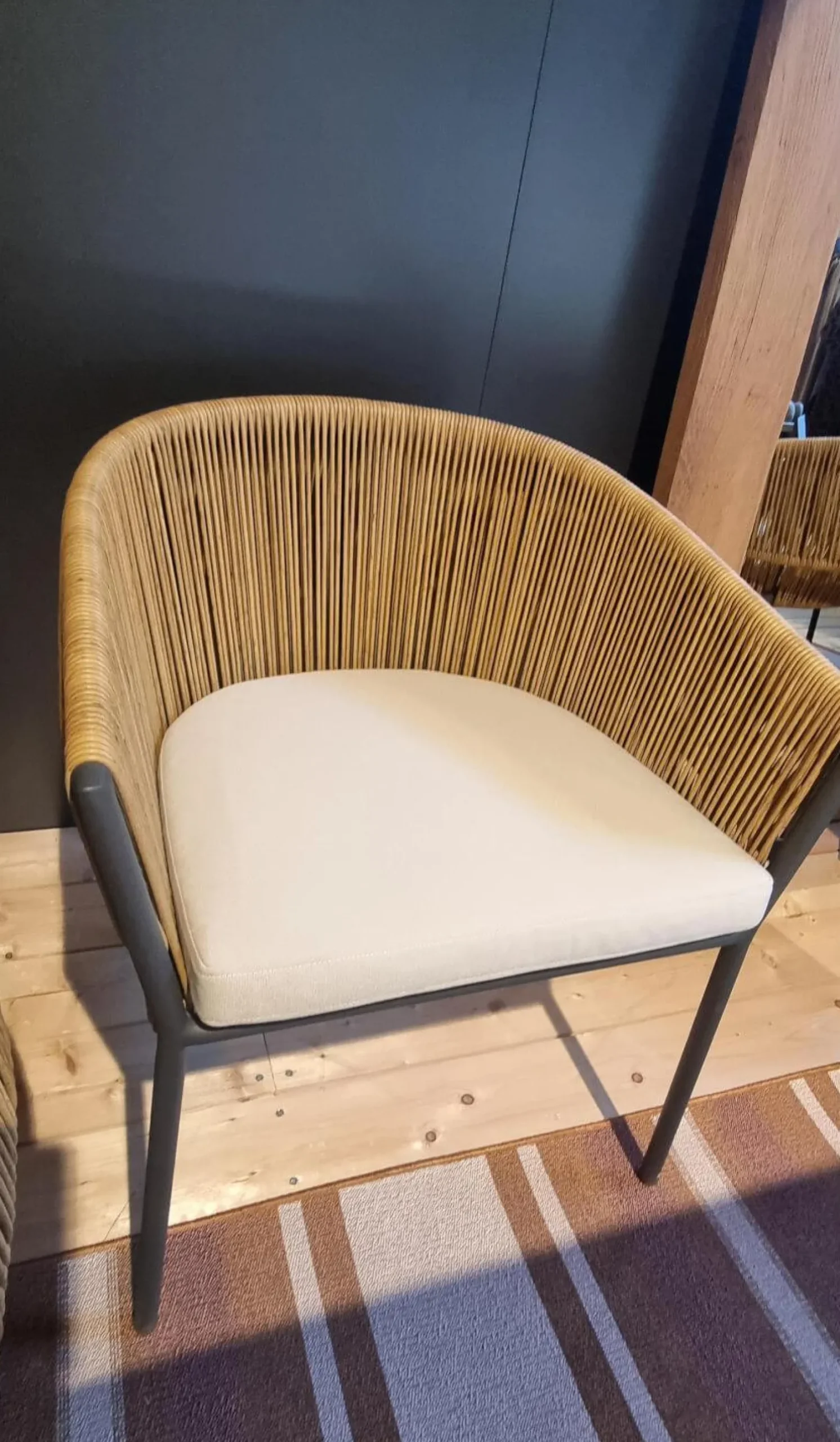 Ligne Roset Stuhlsets|4er-Set Lapel Rückenlehne Synthetischer Rattan Gestell Aluminium Kohlefarben