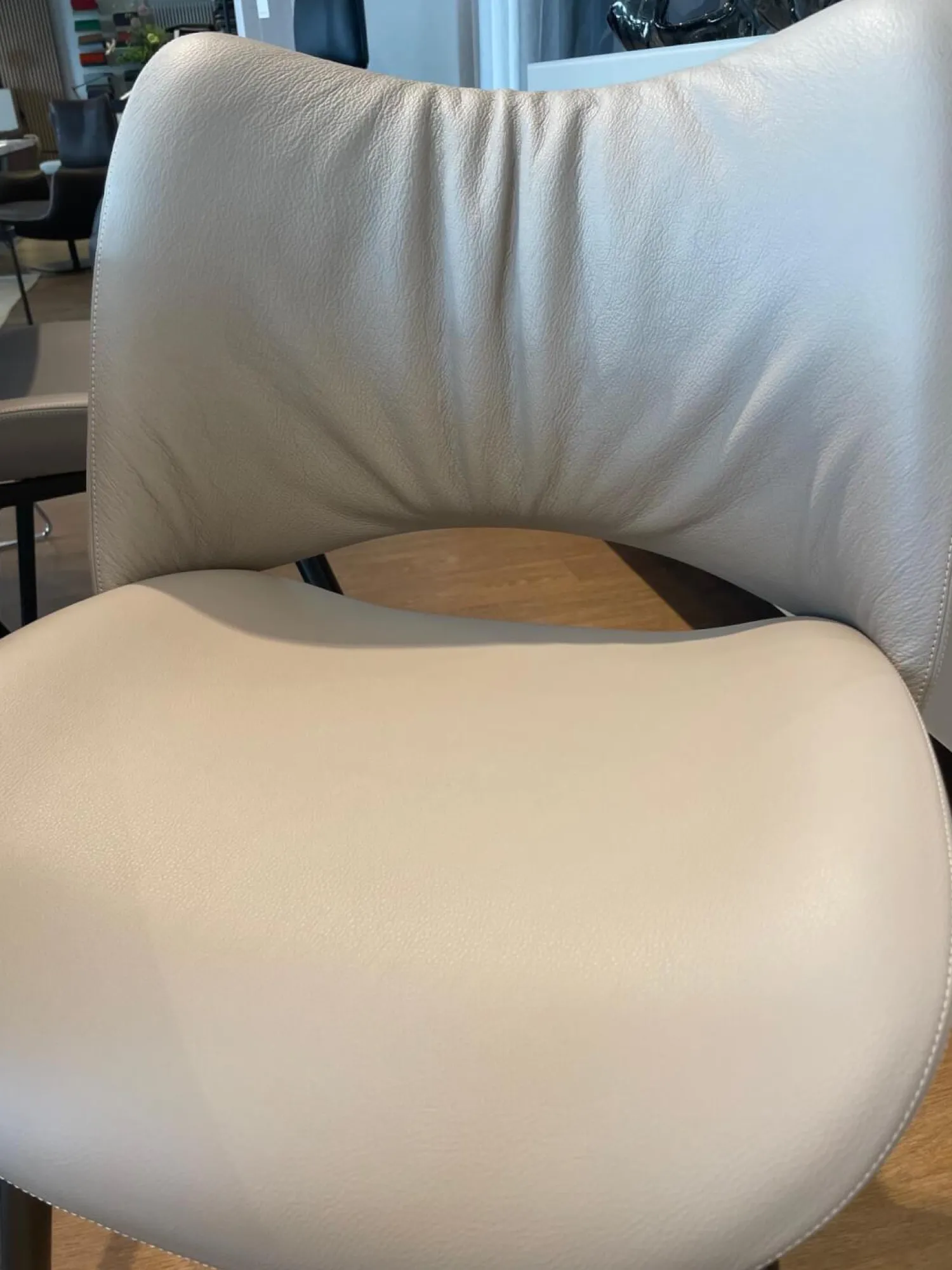 Poltrona Frau Stuhlsets|2er-Set Nice Leder 40 Cachemire Beige Füße Braun Lackiert