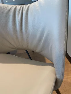 Poltrona Frau Stuhlsets|2er-Set Nice Leder 40 Cachemire Beige Füße Braun Lackiert