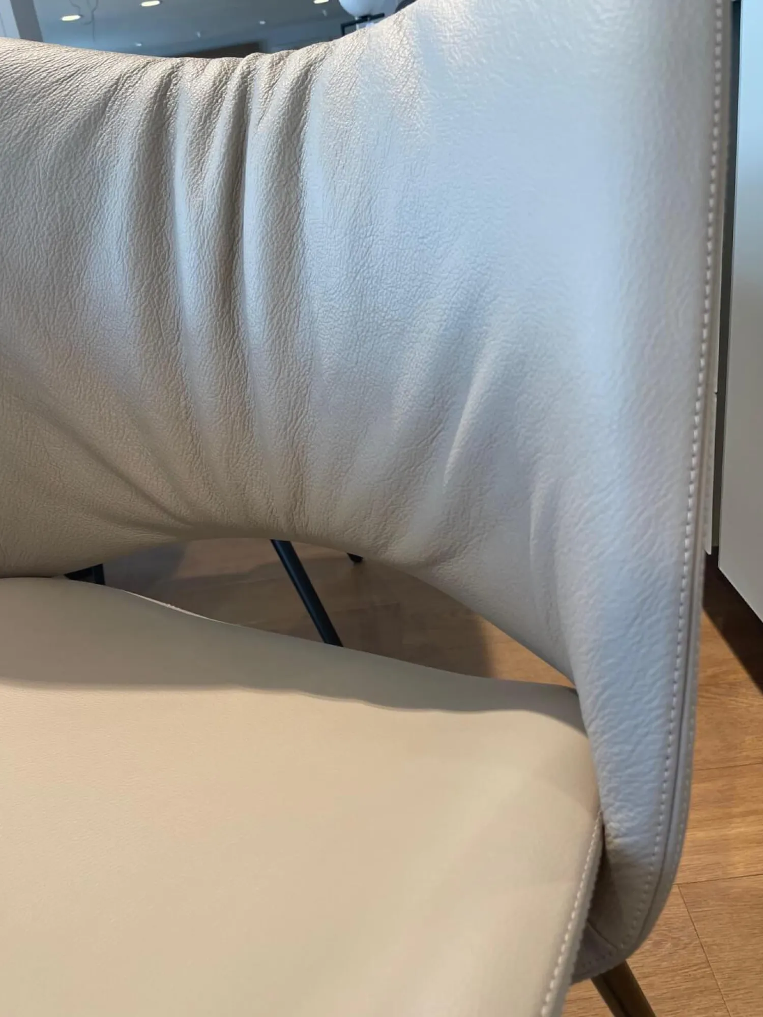 Poltrona Frau Stuhlsets|2er-Set Nice Leder 40 Cachemire Beige Füße Braun Lackiert